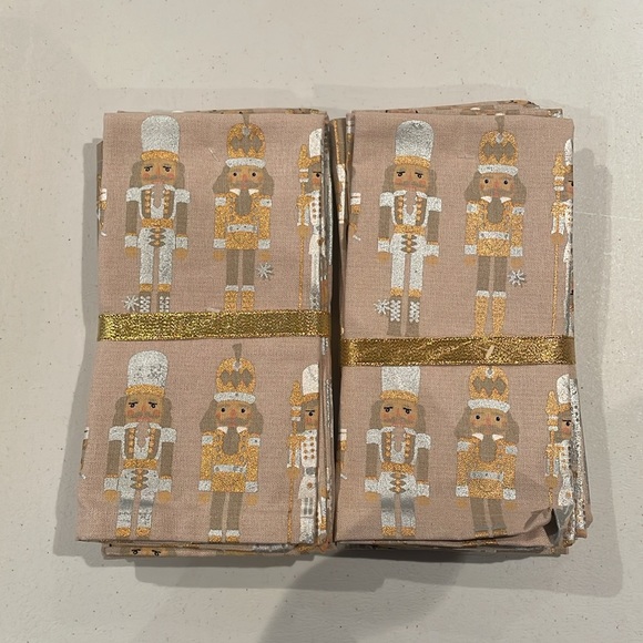 Super cute set of napkins, tea towels and table runner - Picture 2 of 4